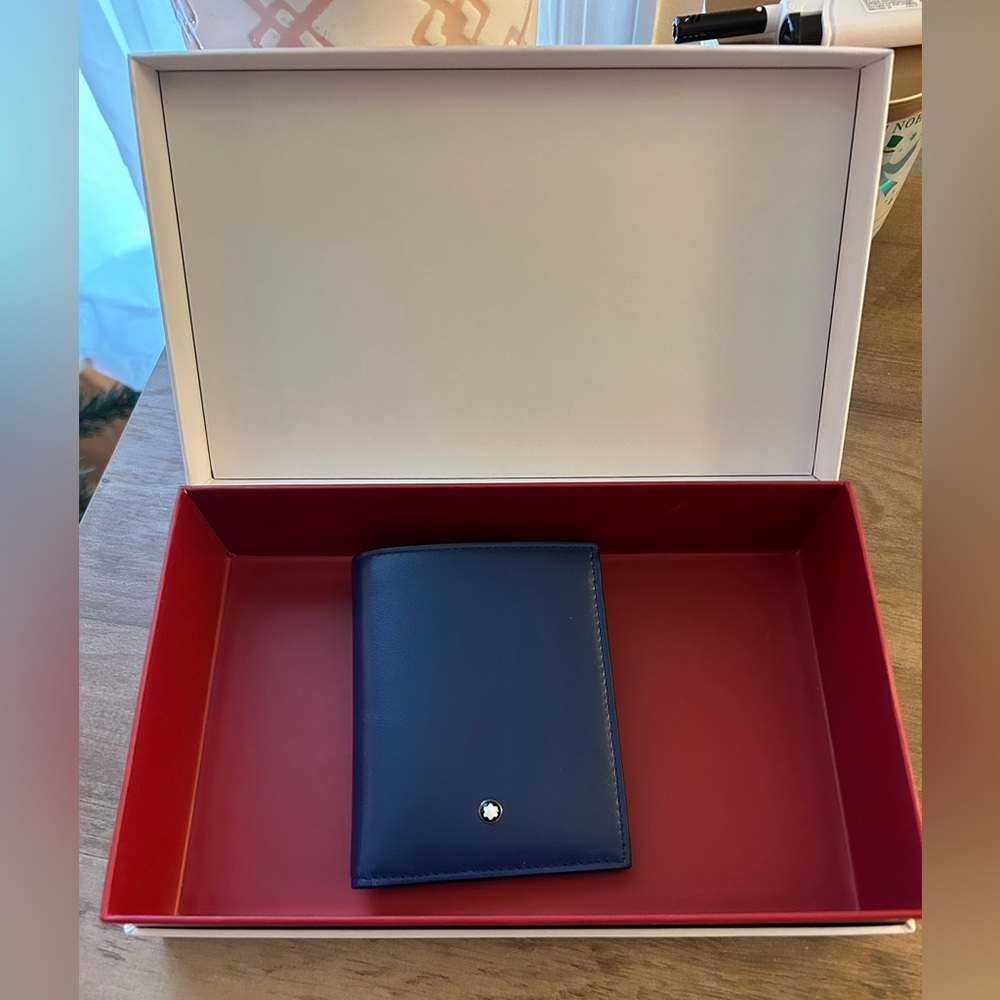 Brand new men’s Mont Blanc wallet